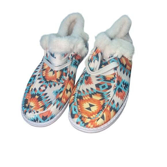 🛍️ Geometric Slide On Shoes With Faux Fur Detail - Picture 1 of 4